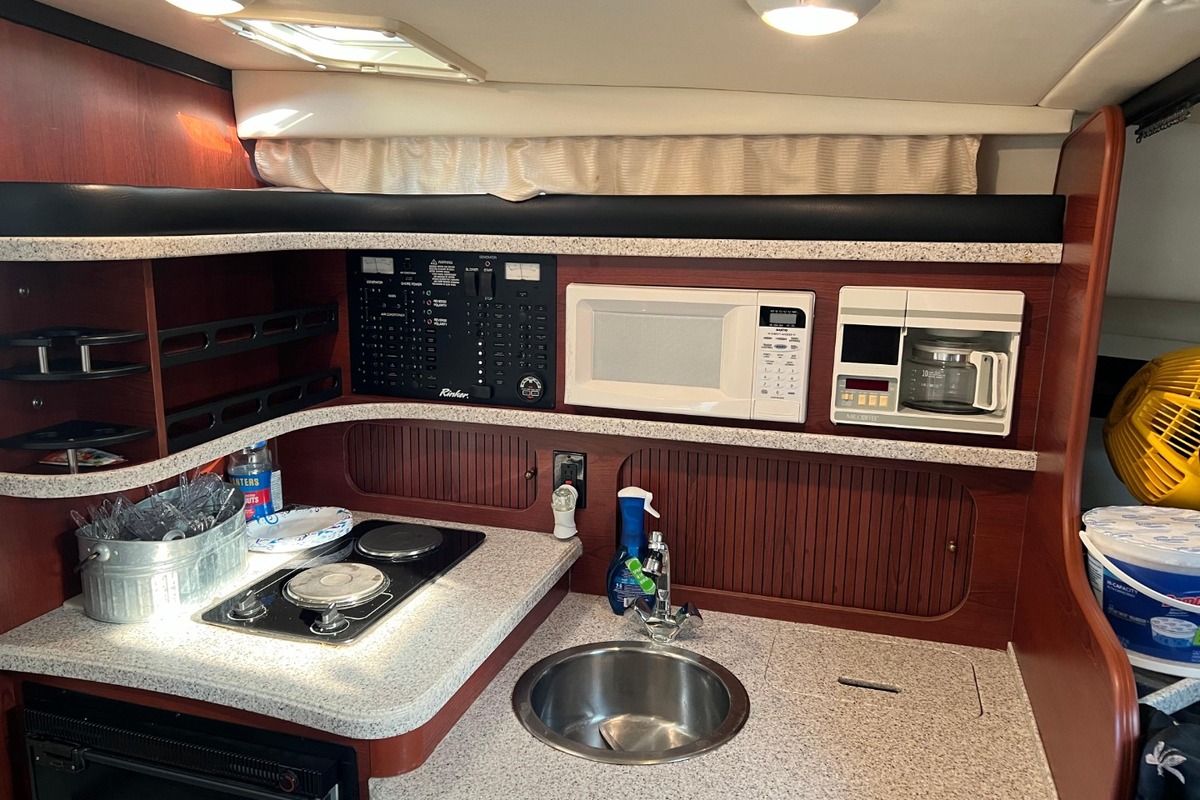 2002 Rinker 342 Fiesta Vee, 36