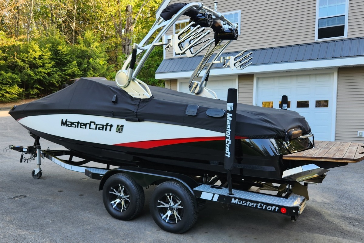 2015 MasterCraft X2 With Gen2 Surf System, 4