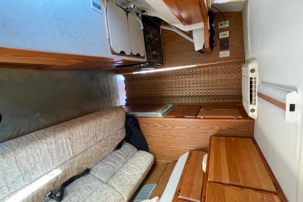 1996 Ford Airstream B190 Blue, 9