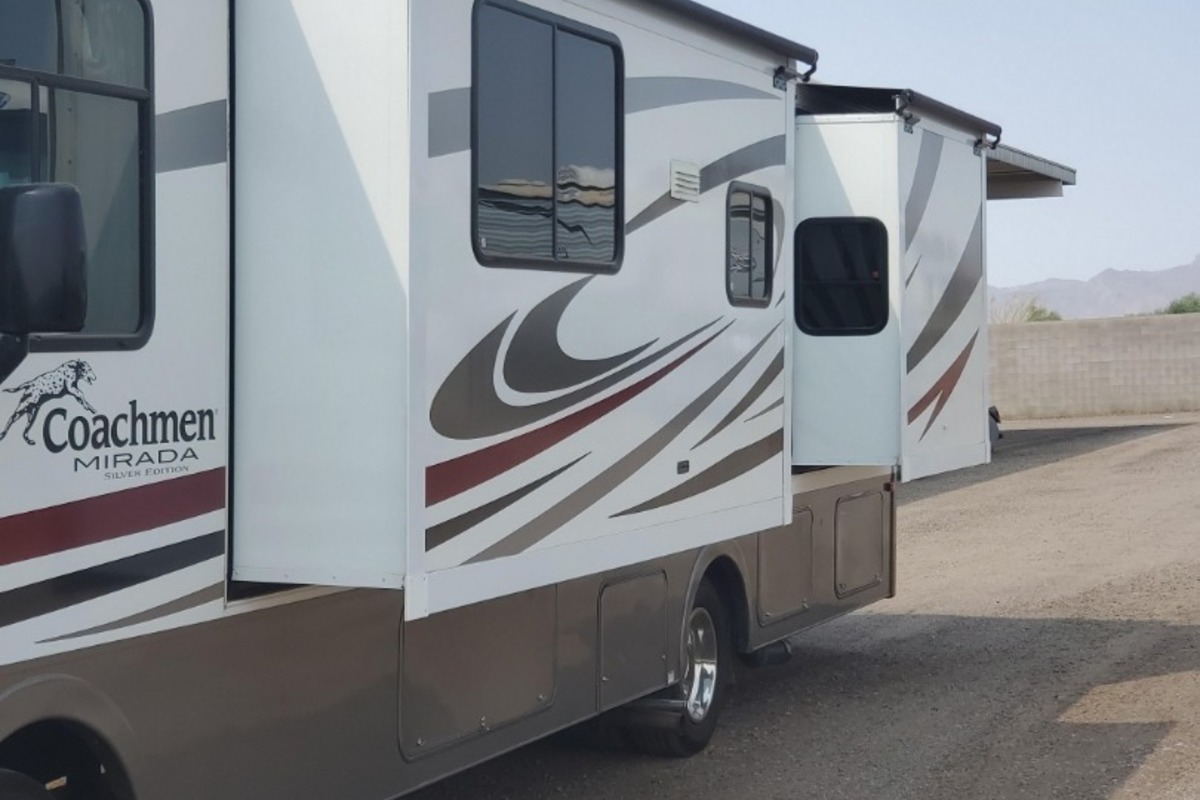 2013 Coachmen Mirada Series M-29 DS Ford V10, 4