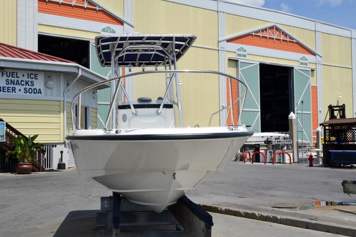 2009 Boston Whaler 230 Dauntless, 2
