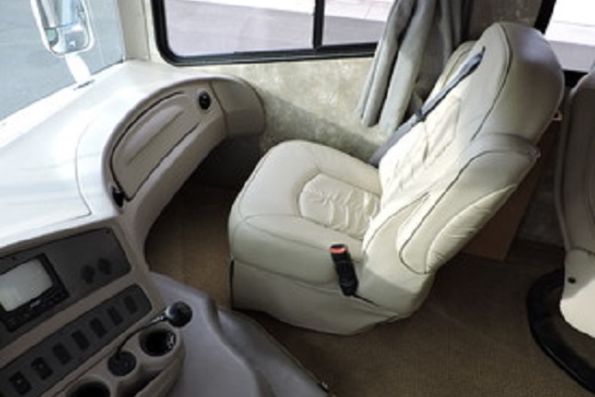 2006 Coachmen Epic 3480 DS, 7
