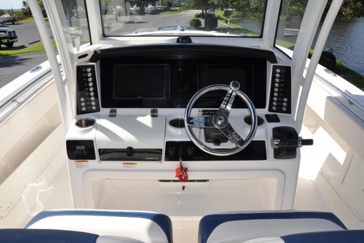 2017 Robalo R302, 13