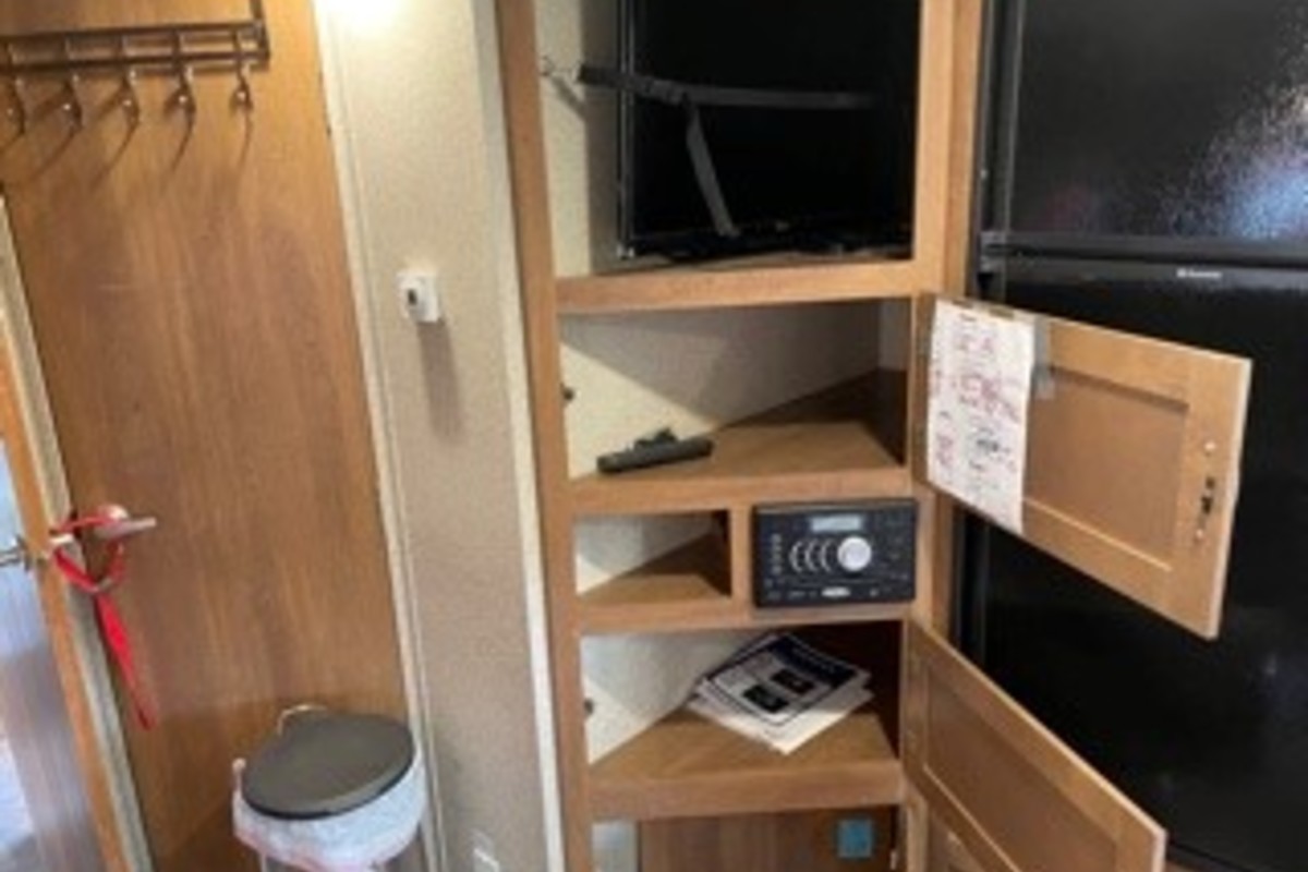 2017 Coachmen Apex Ultra-Lite 279RLSS, 15