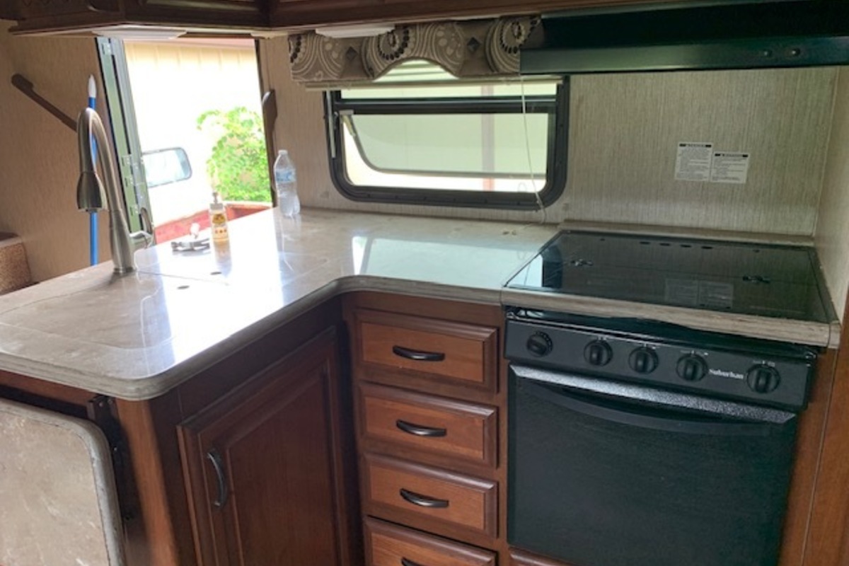 2014 ForestRiver Sabre Tan, 7