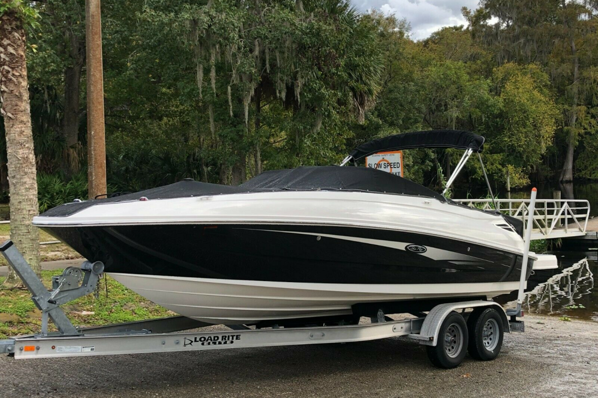 2015 Sea Ray 240 Sundeck, 2