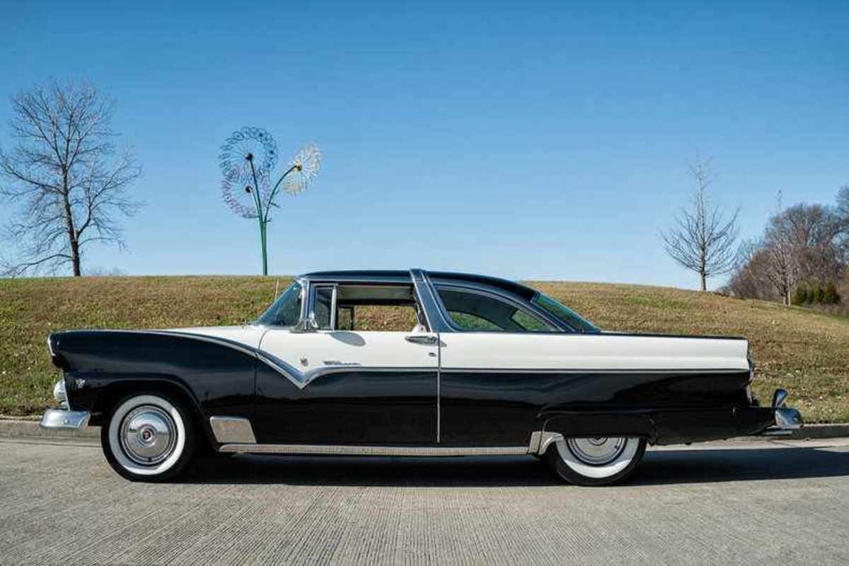 1955 Ford Crown Victoria, 4