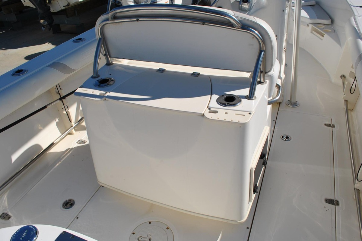 2008 Boston Whaler 210 Outrage, 17