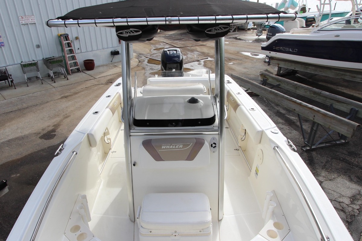 2011 Boston Whaler 220 Outrage, 5