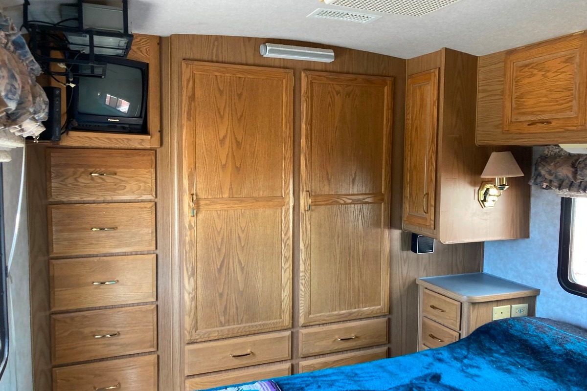 1997 Fleetwood Bounder, 18
