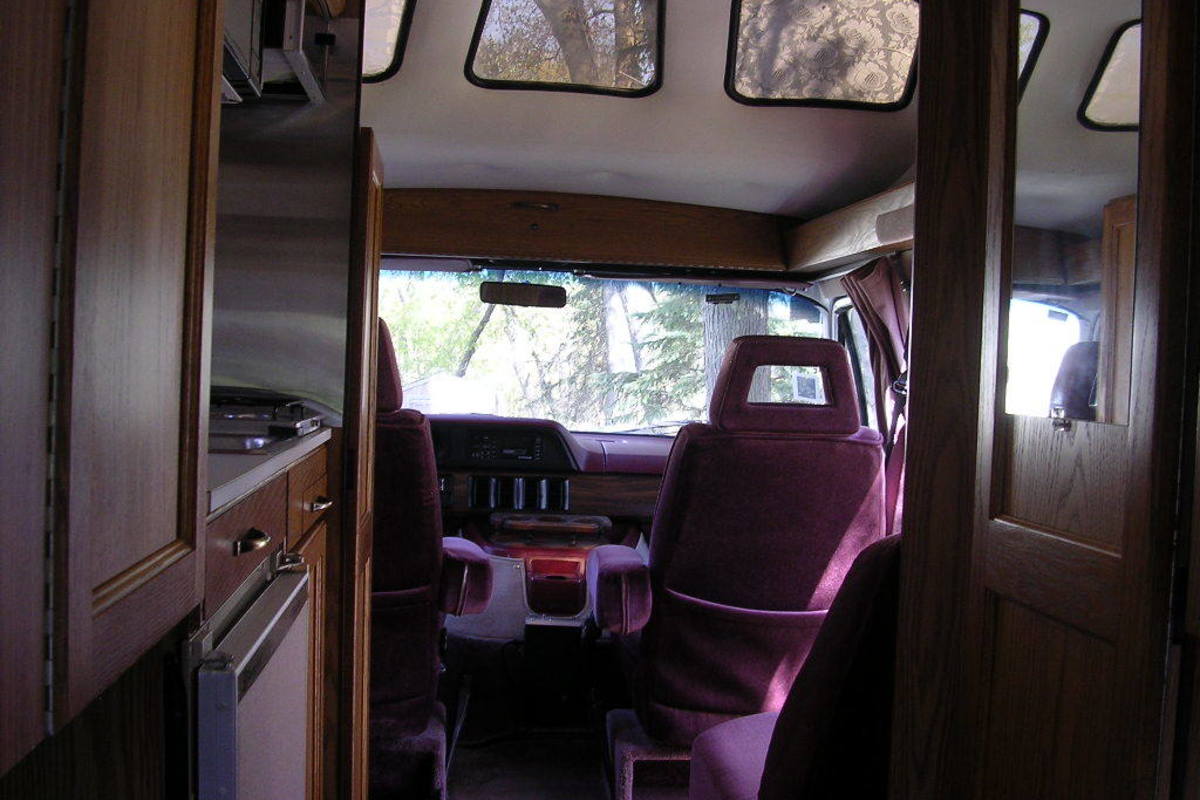 1992 Dodge Roadtrek 190 Popular Mag wheels, trailer hitch, 5
