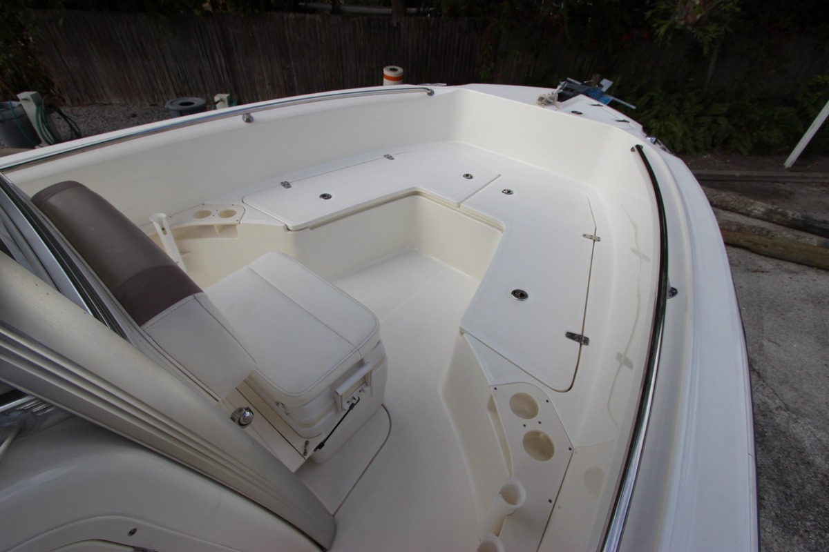 2011 Boston Whaler 220 Outrage, 23