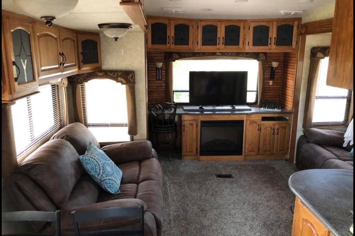 2010 Coachman Brookstone 366RE, 8