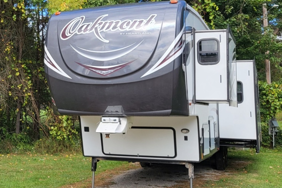 2016 Hartland Oakmont 375QB Quad Bunkhouse, 0
