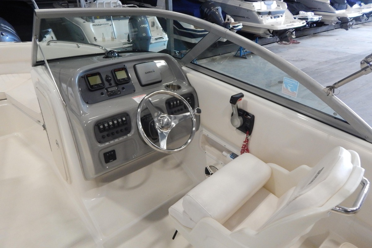 2010 Robalo R227 Dual Console, 17