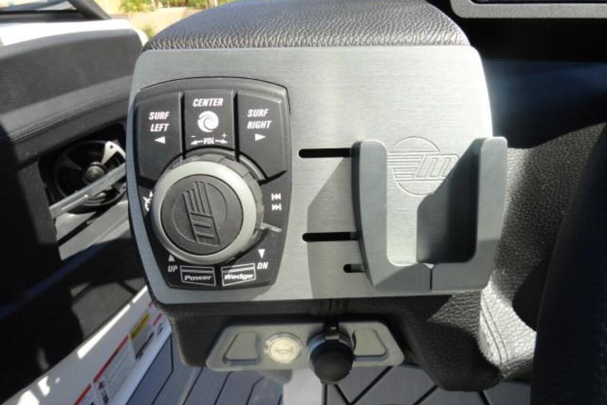 2018 Malibu 24 MXZ, 12