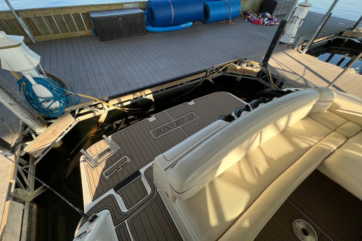 2002 Rinker 342 Fiesta Vee, 11