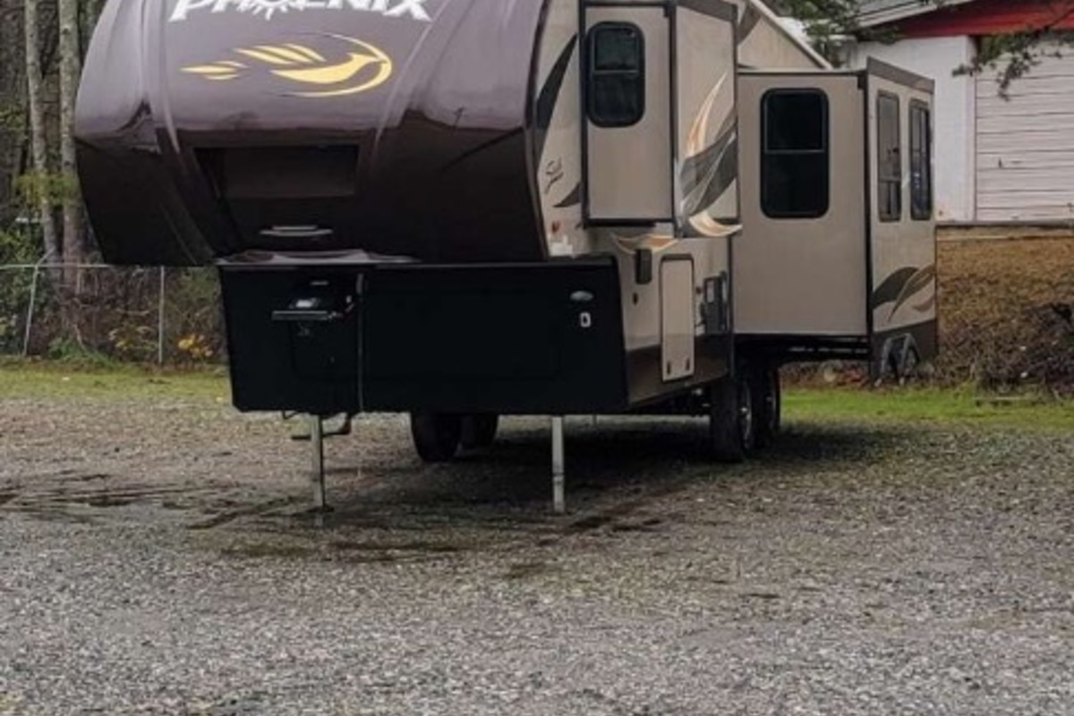 2014 Shasta Phoenix 30RE, 1