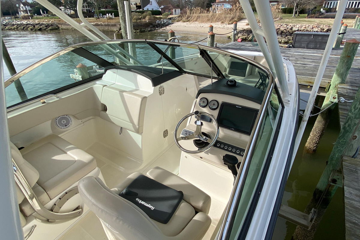 2016 Boston Whaler 230 Vantage, 7