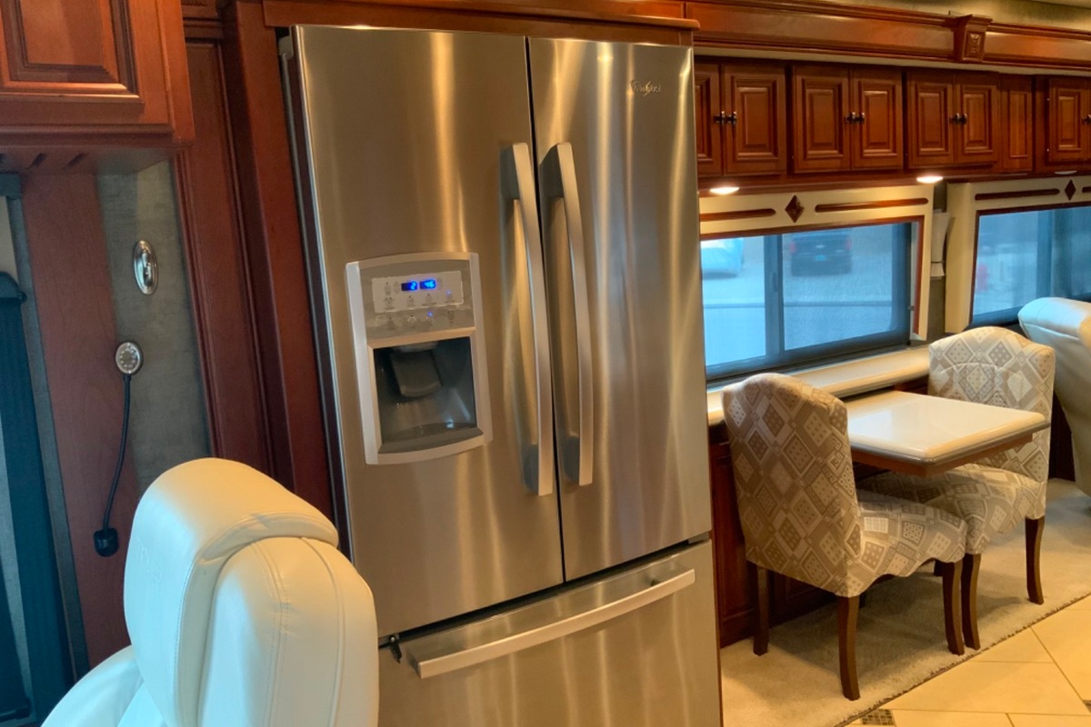 2013 Winnebago Tour 42GD, 6