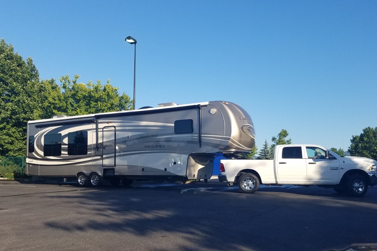 2015 Dynamax Trilogy 38WT Low Miles and 2 yr warranty, 2