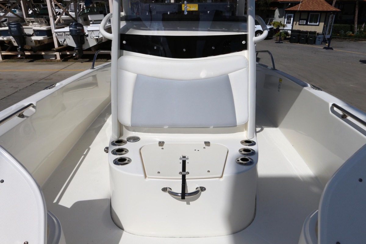 2015 Boston Whaler 240 Dauntless, 34