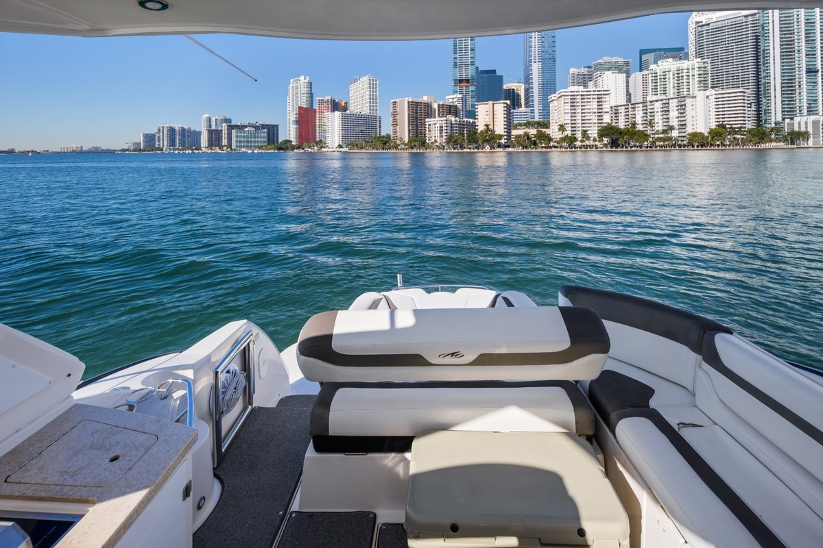 2012 Monterey 41 Sports Yacht, 20