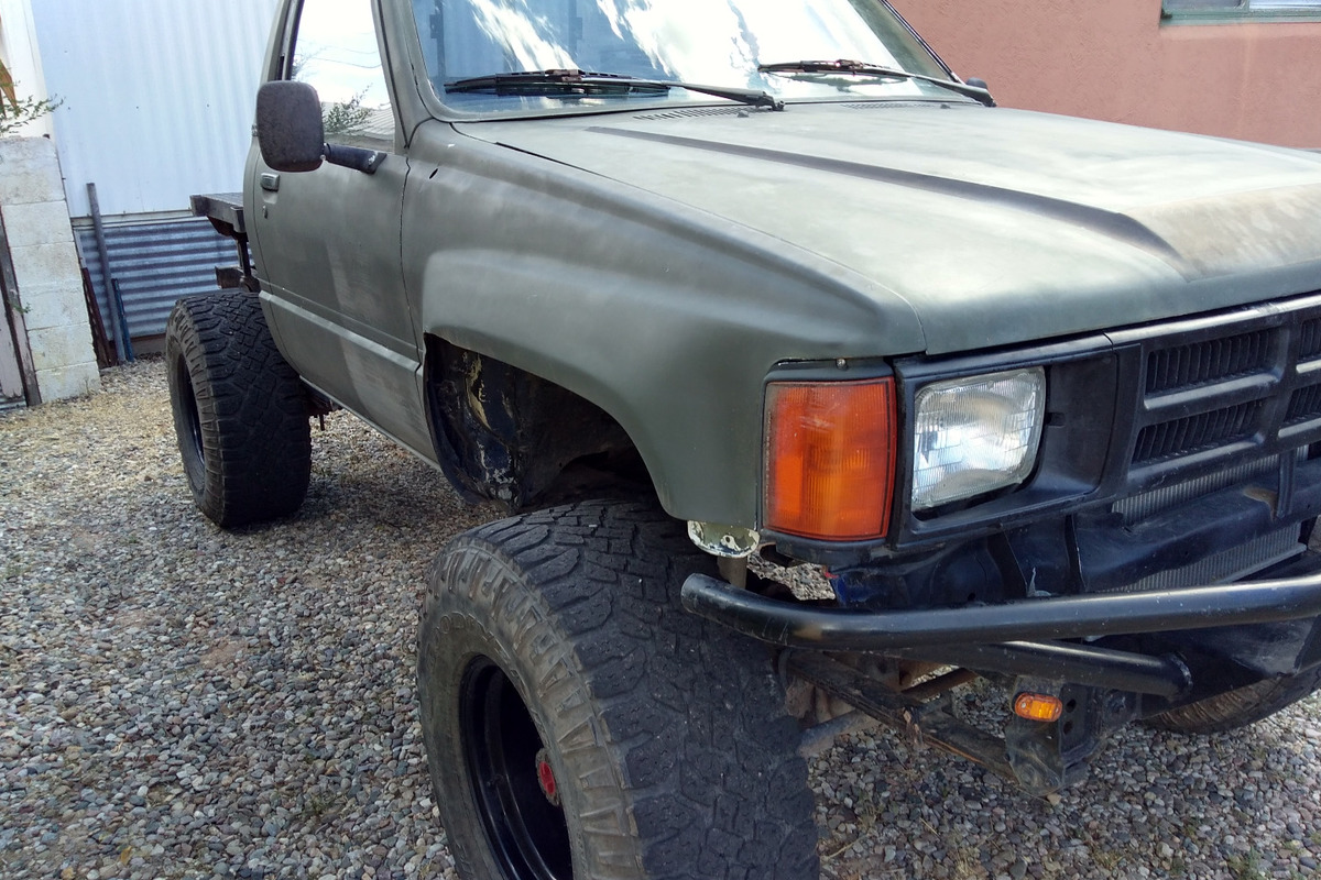 1985 Toyota Pickup rhinolined, 0