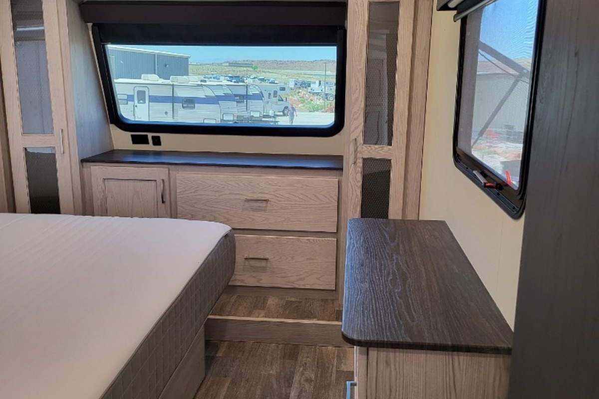 2021 Keystone Montana High Country 335BH 2 Bathrooms 2 A/C's Auto Level, 18