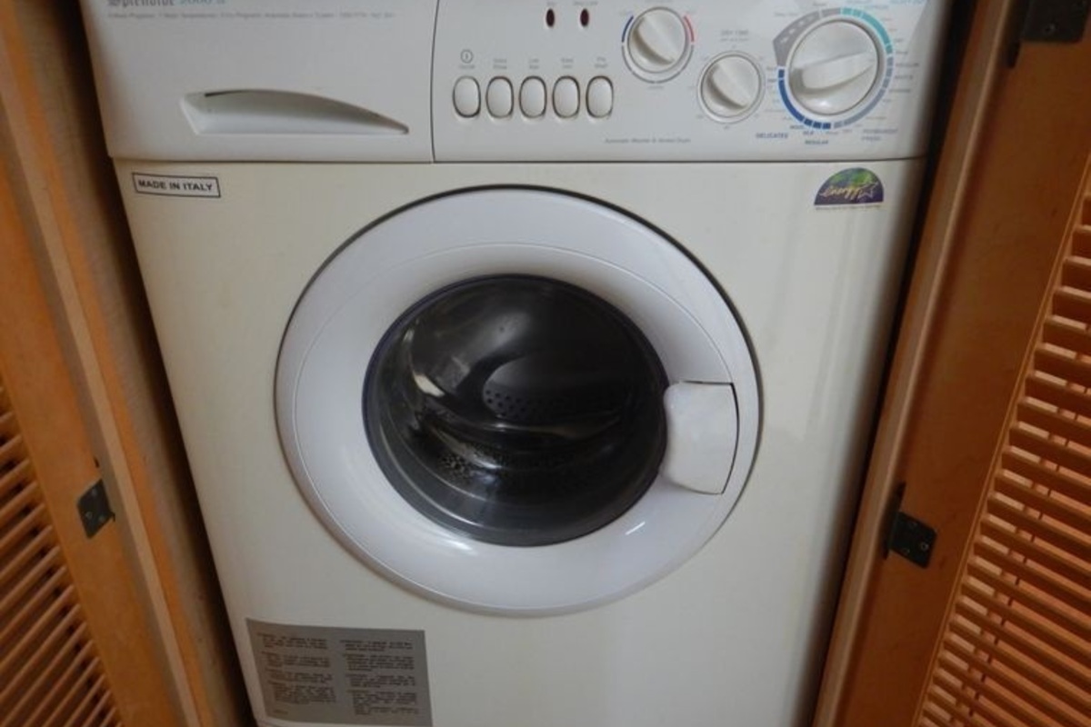 2005 Fleetwood Discovery RV, 7