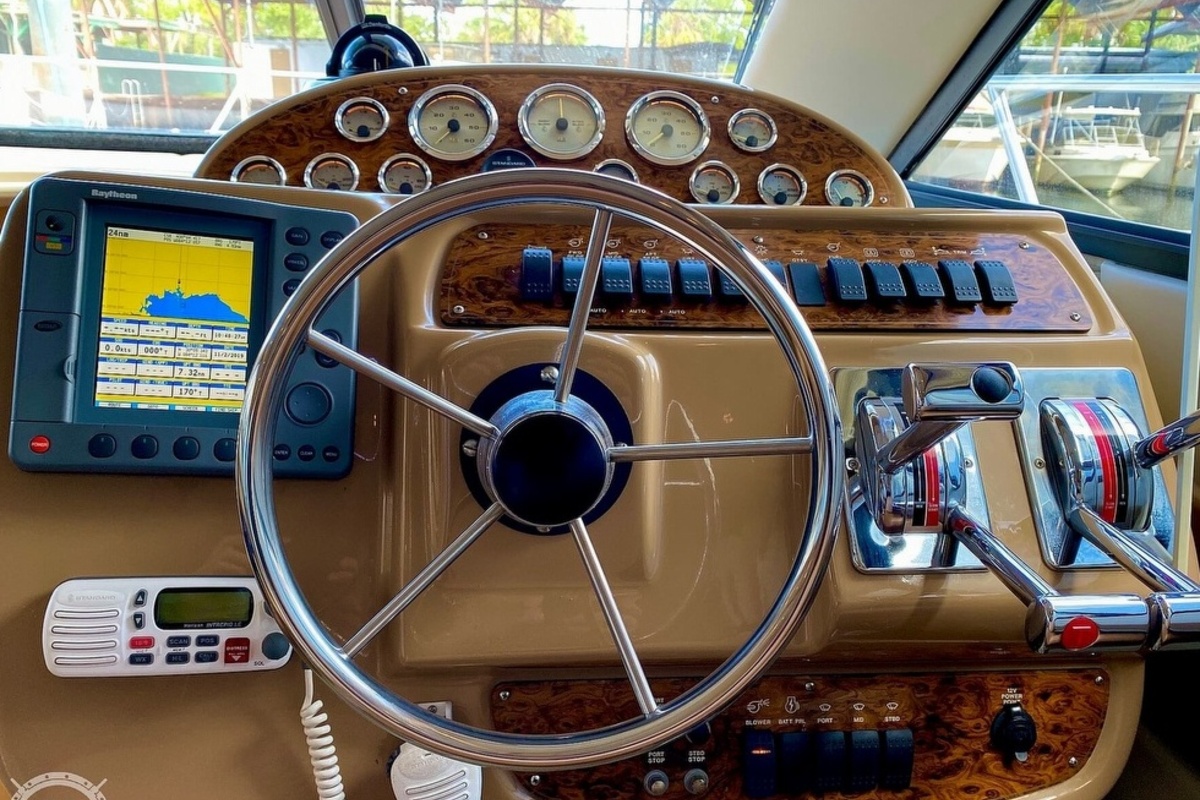 2002 Bayliner 3488 Command Bridge, 1