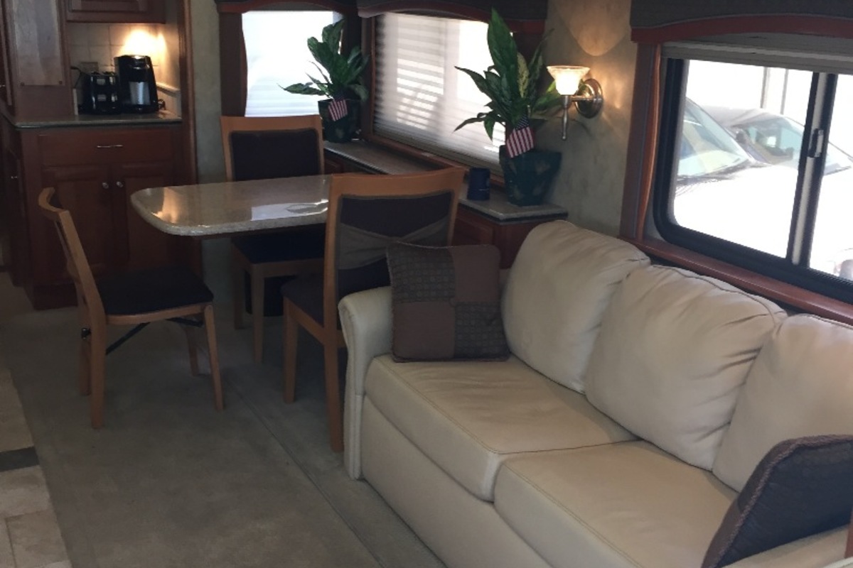2007 Country Coach Allure Hood River Blue, 4