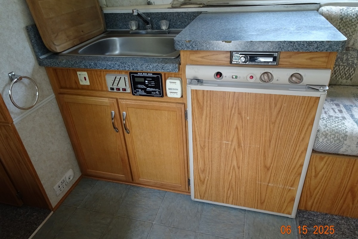 2004 Trailmanor 2720QB White, 6