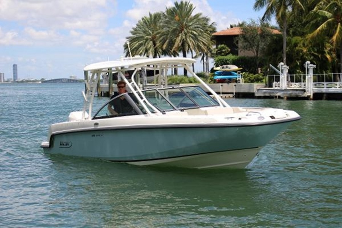 2016 Boston Whaler 230 Vantage, 1