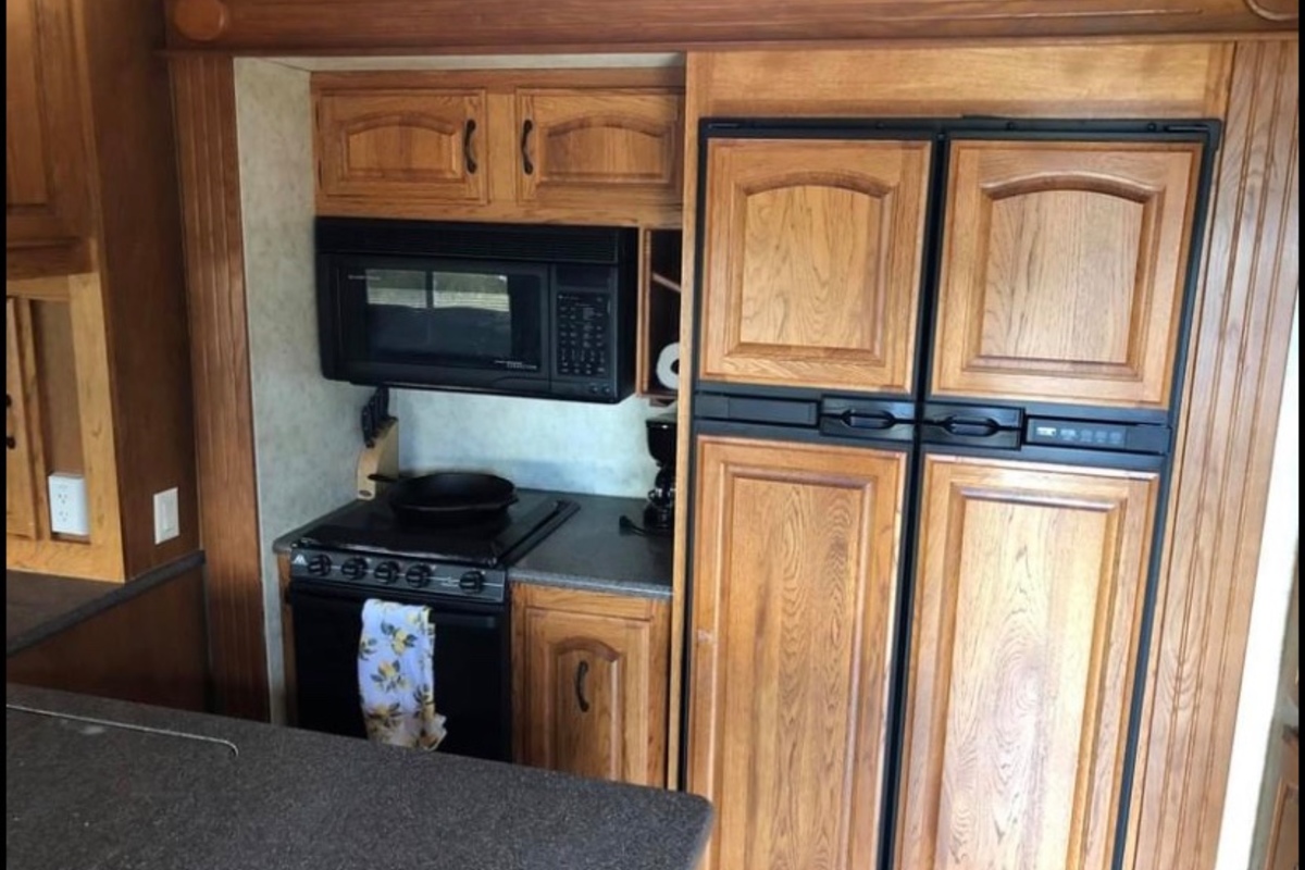 2010 Coachman Brookstone 366RE, 3