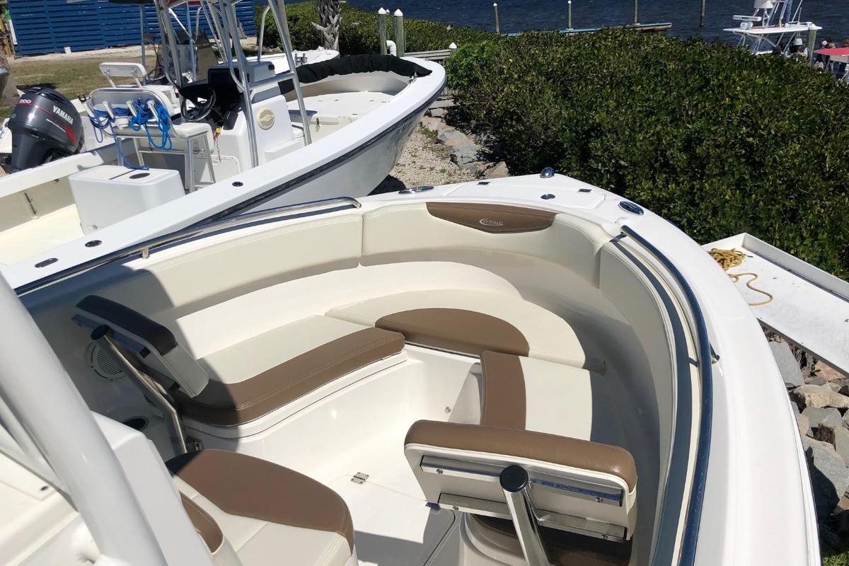 2017 Robalo R222 Center Console, 4