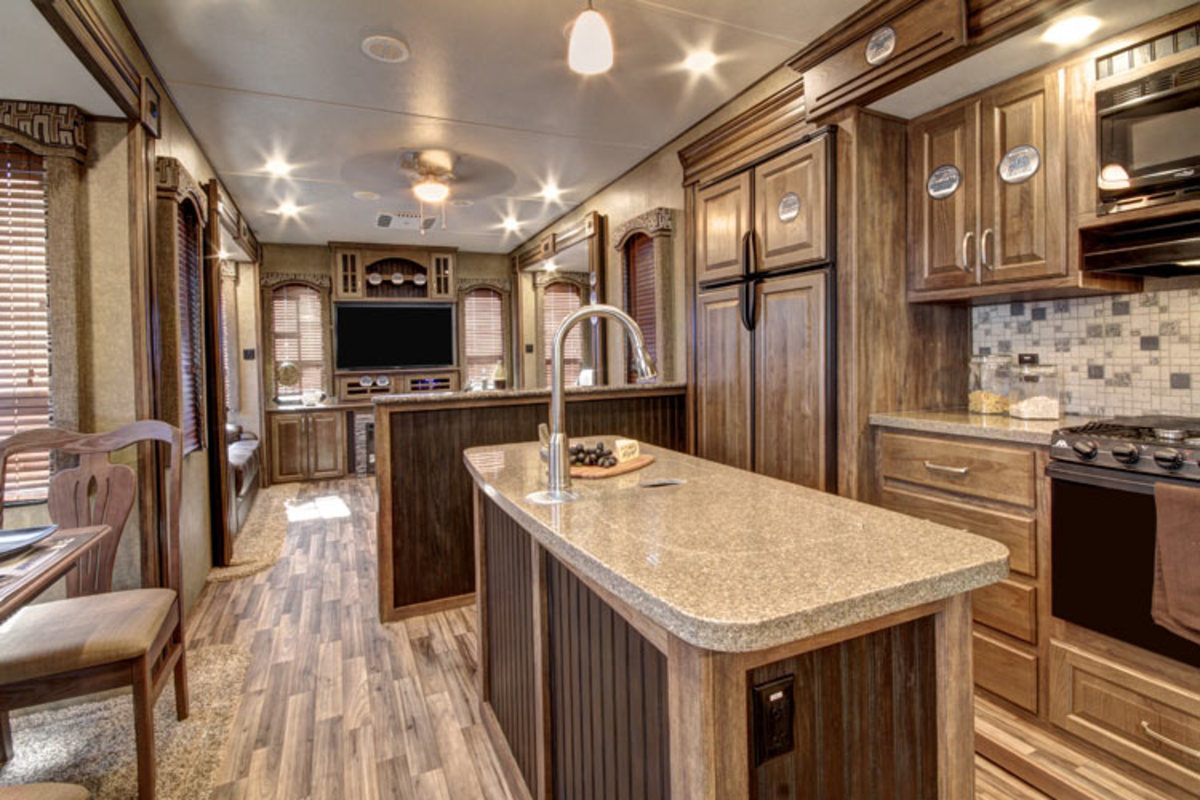 2017 Keystone Avalanche 370 RD in Mesquite, TX