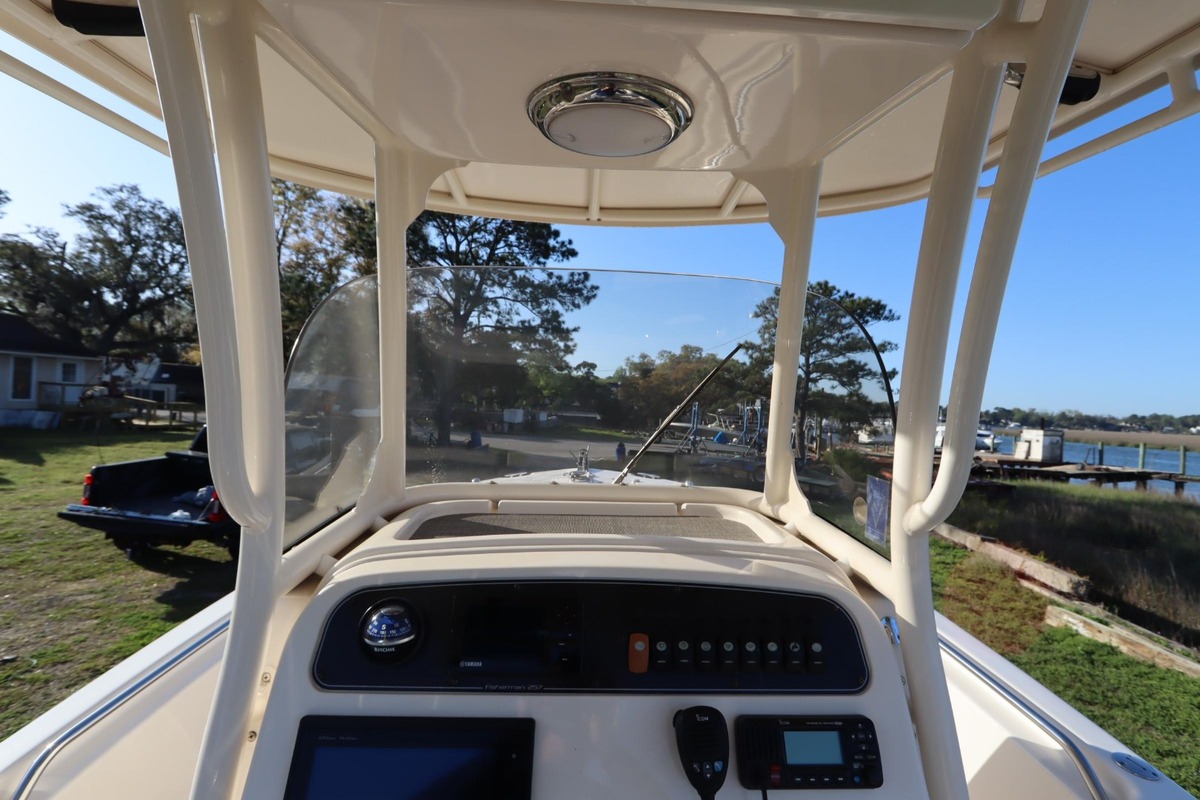 2016 Grady-White Fisherman 257, 17