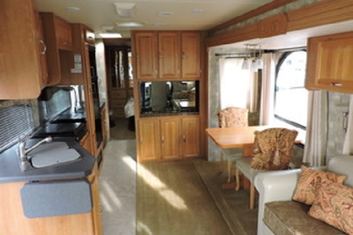 2006 Coachmen Epic 3480 DS, 13
