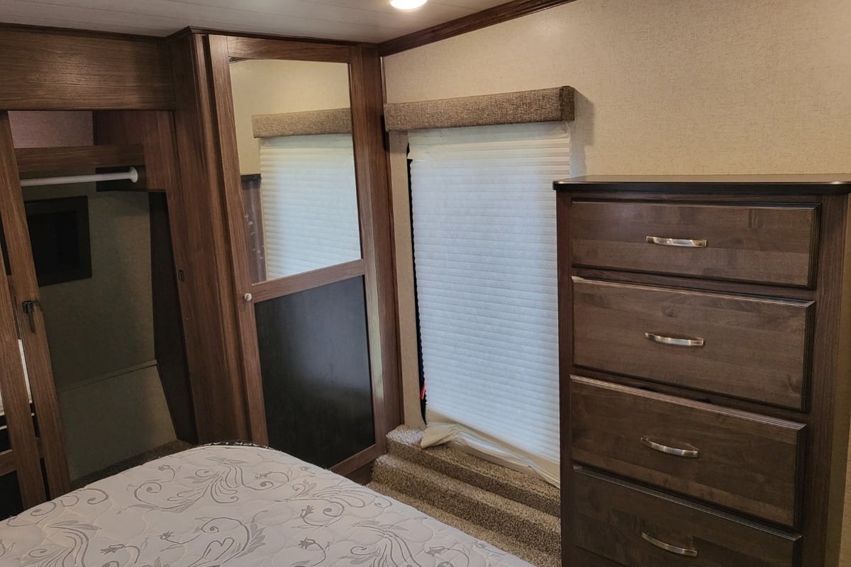 2016 Hartland Oakmont 375QB Quad Bunkhouse, 12