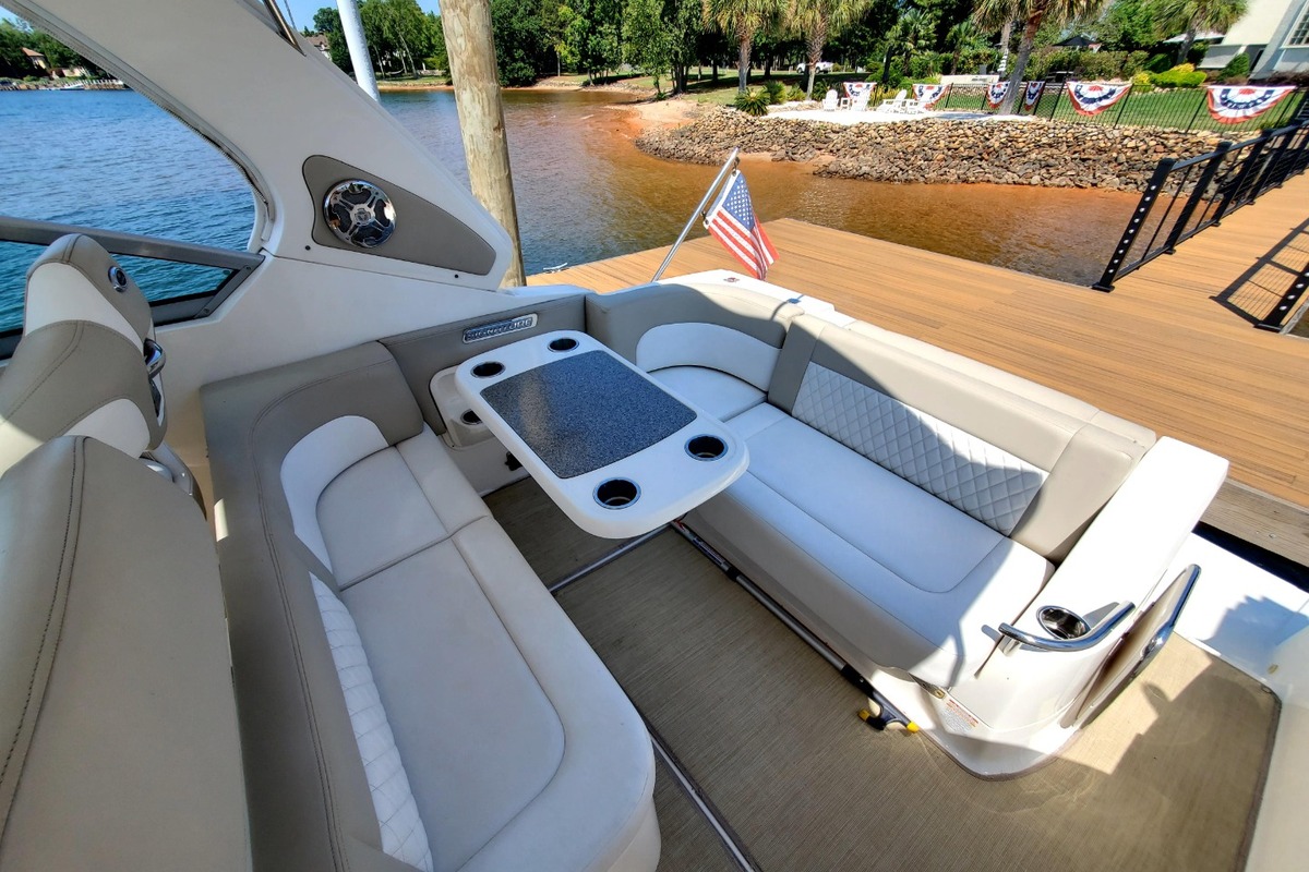 2014 Chaparral 310 Signature, 10