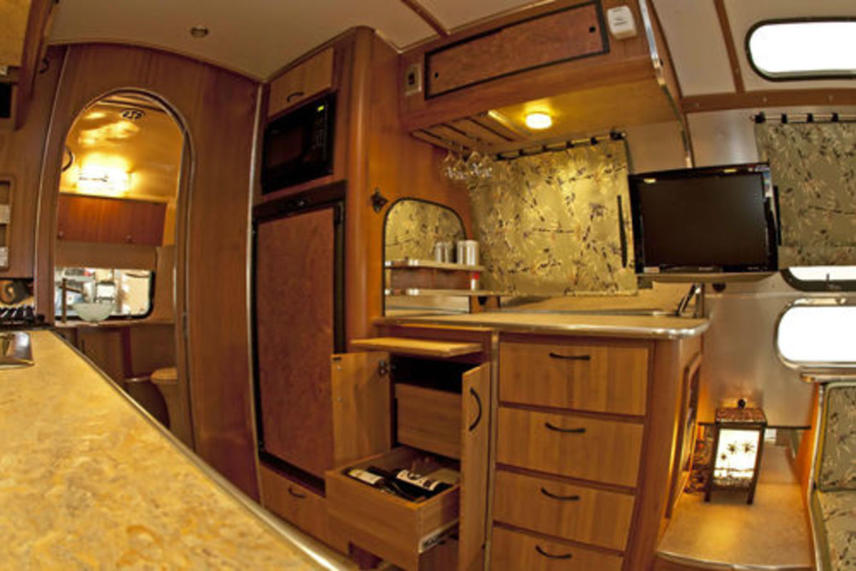 1970 Airstream Caravanner Land Yacht, 5