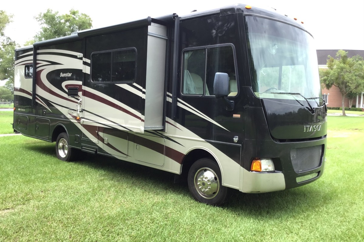 2014 WINNEBAGO ITASCA SUNSTAR 30T, 1