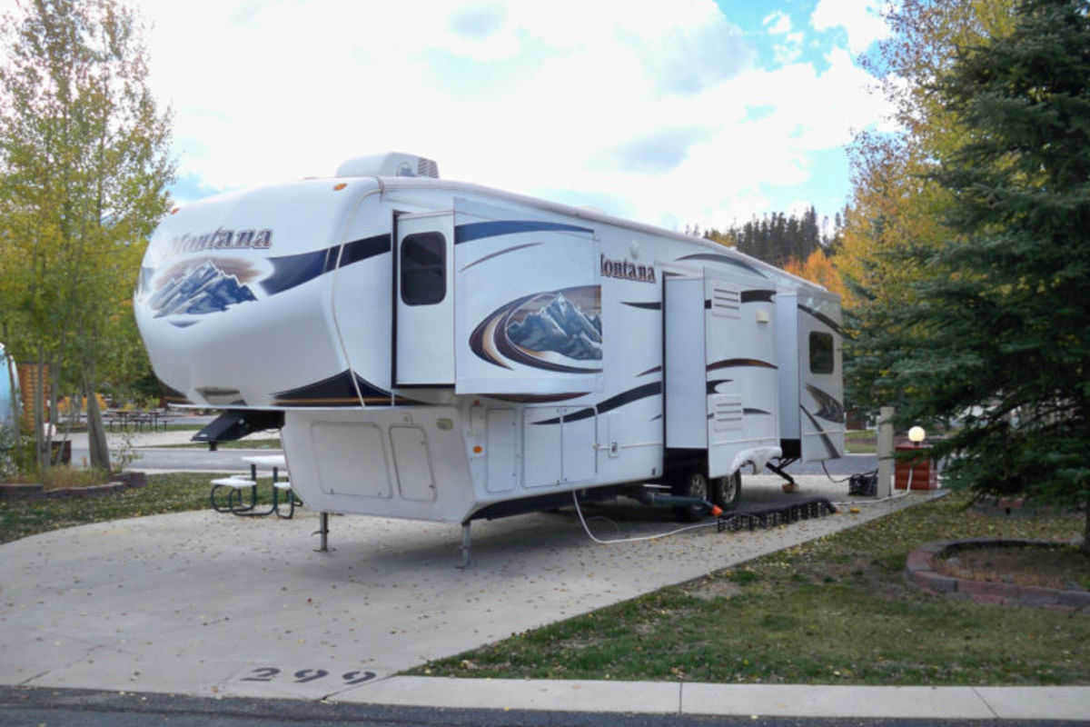 2010 Montana by Keystone 3455SA Hickory Addition, 1