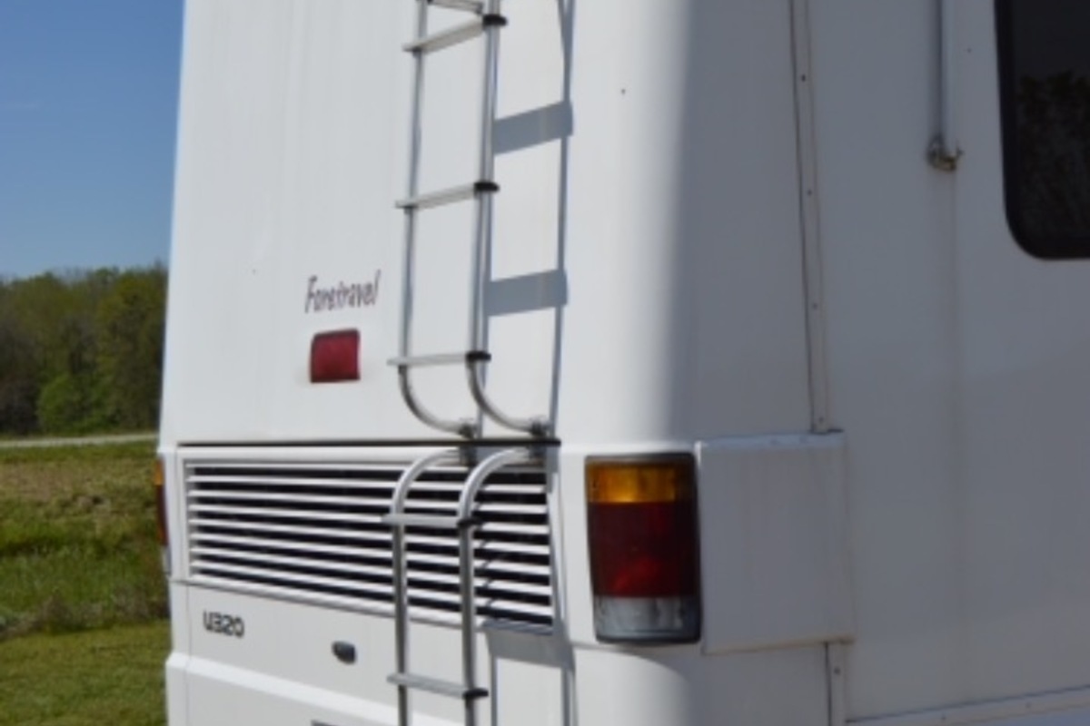1996 Foretravel U320, 2