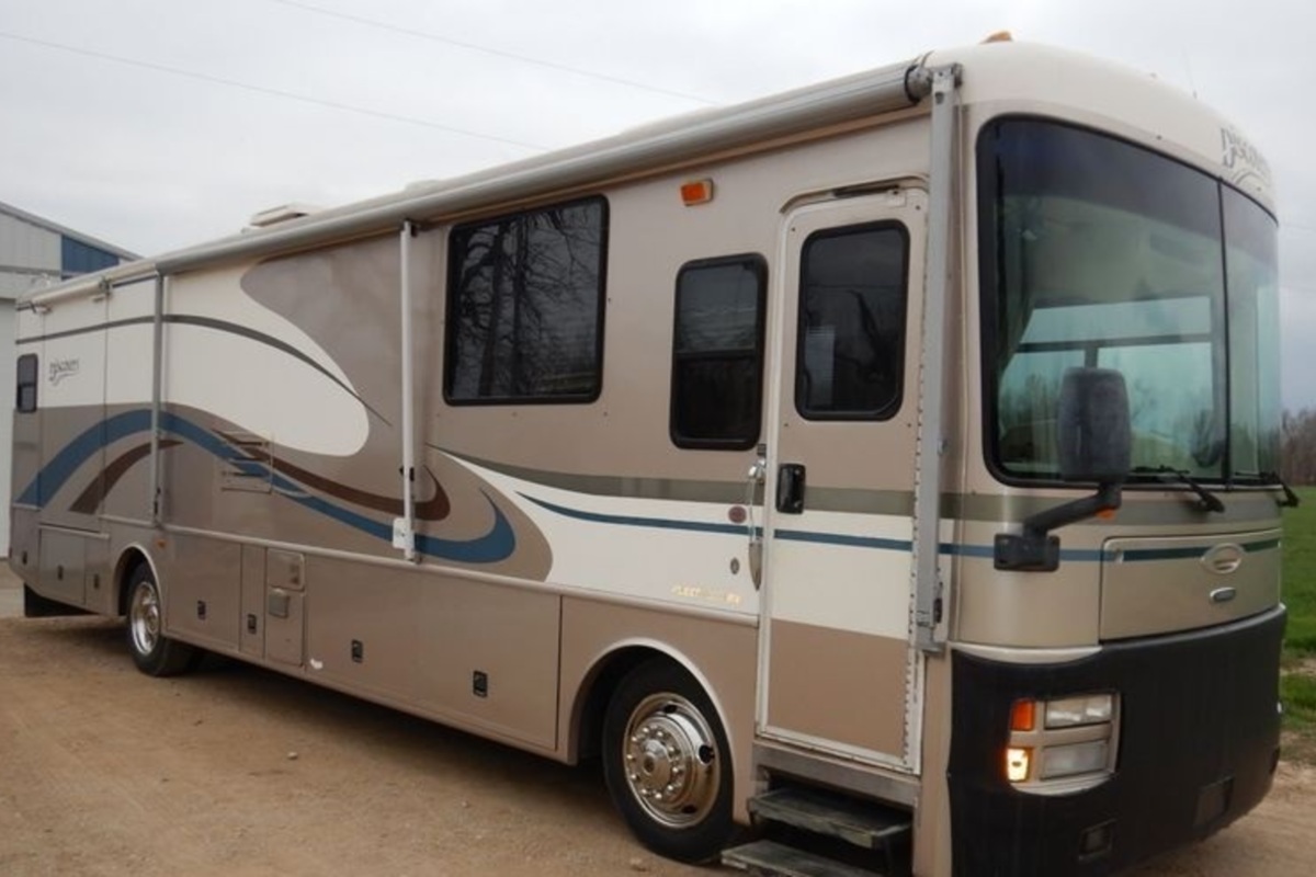 2000 Freightliner Fleetwood Discovery RV, 0