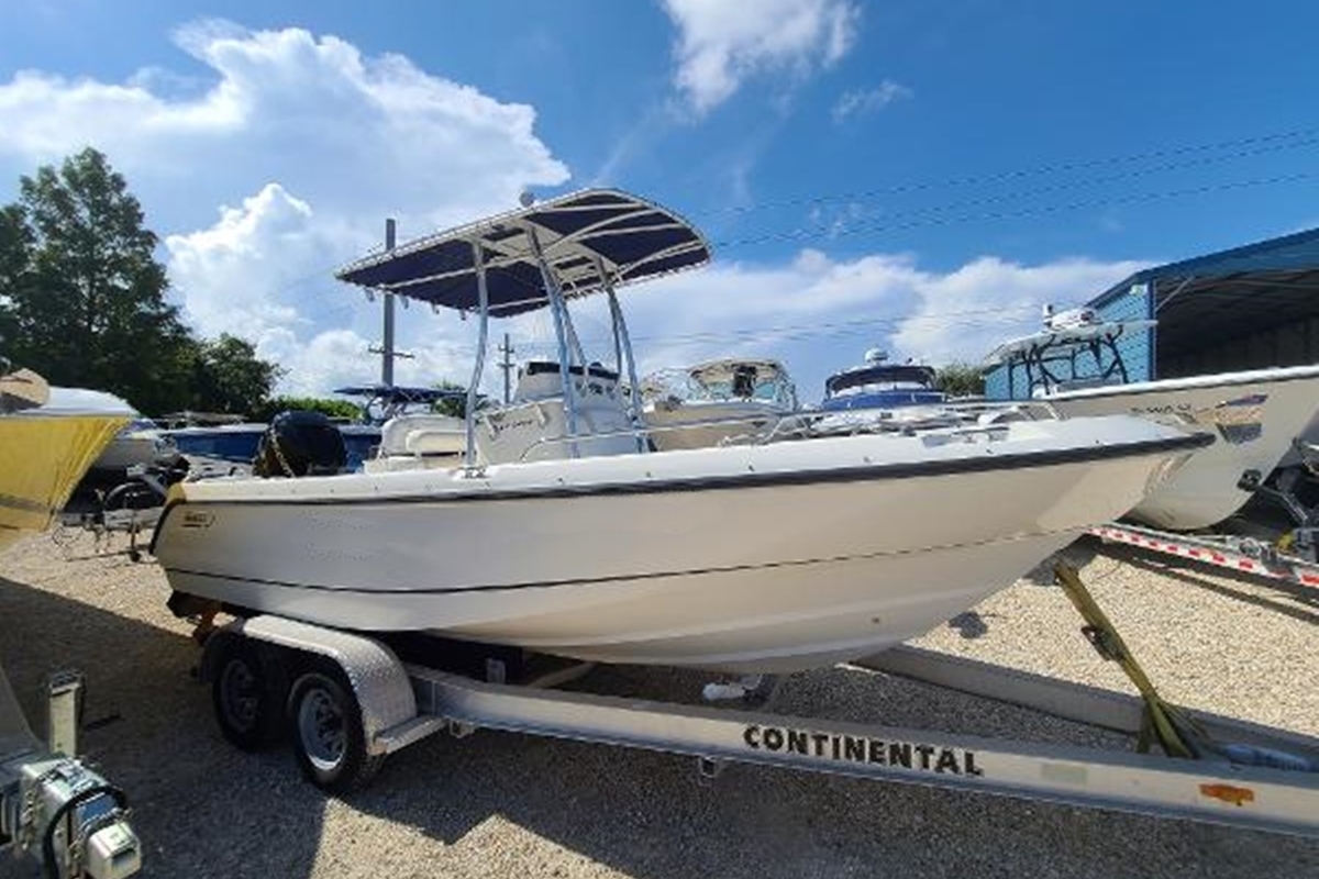 2005 Boston Whaler 210 Outrage, 13