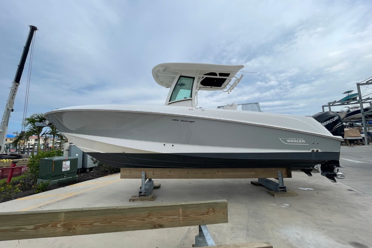 2014 Boston Whaler 280 Outrage, 5