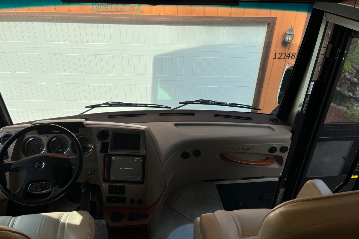 2015 Winnebago Journey 36M Diesel, 16