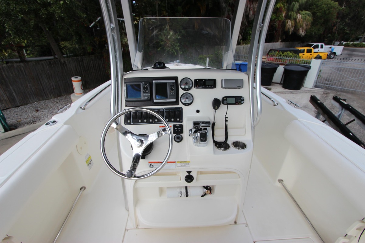 2011 Boston Whaler 220 Outrage, 15